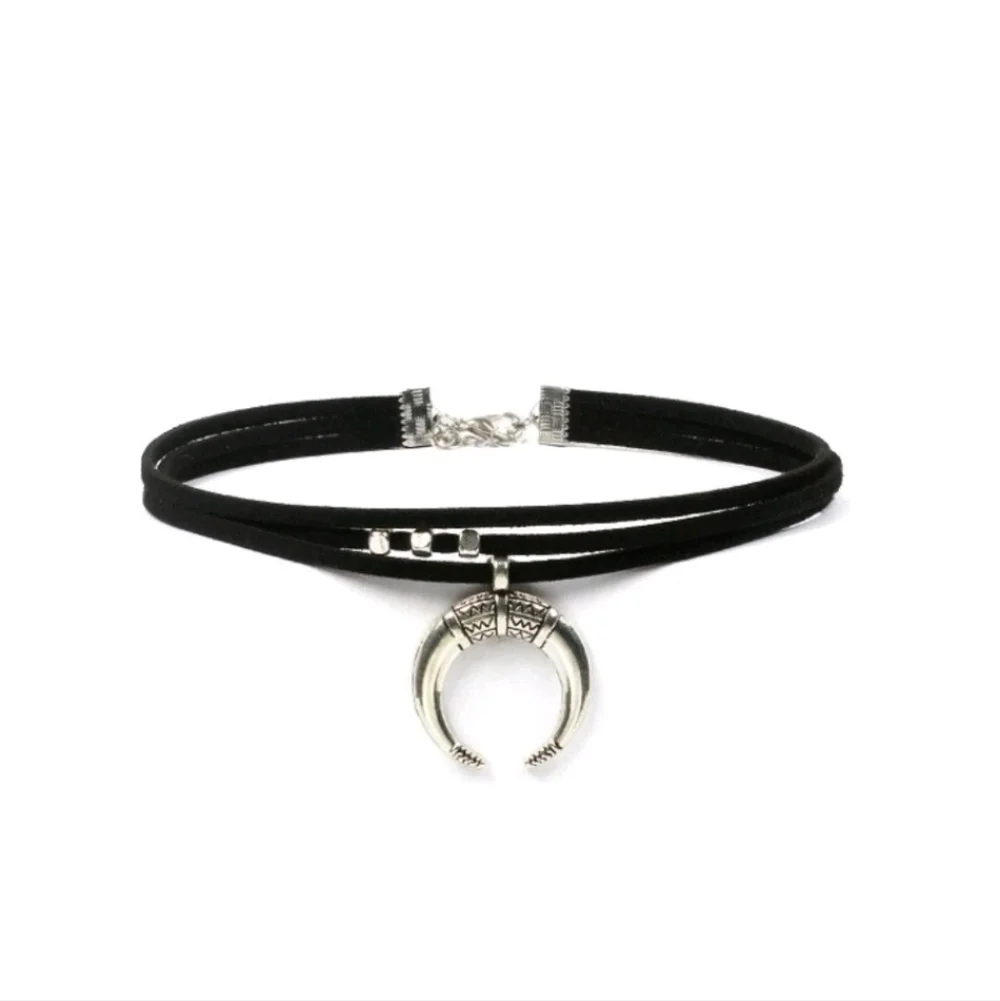 Choker Necklace with moon Pendant - Picture 7 of 10